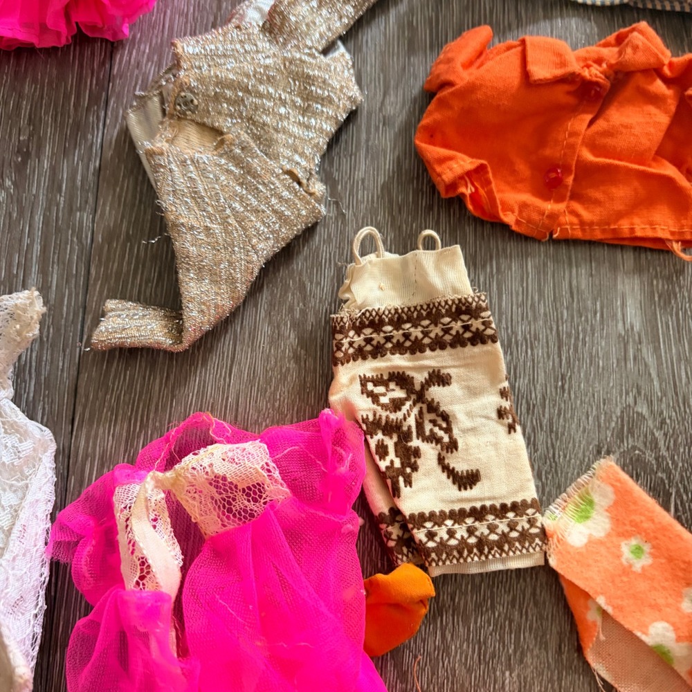 Vintage Barbie Doll Clothes Lot Retro Outfits Dresses Jumpsuits Accessories - Picture 10 of 11